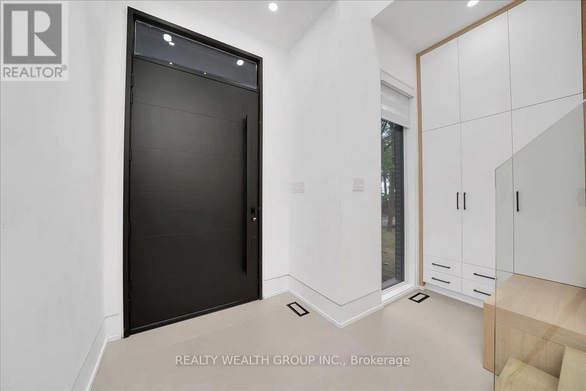 2 KINGSBURY CRESCENT