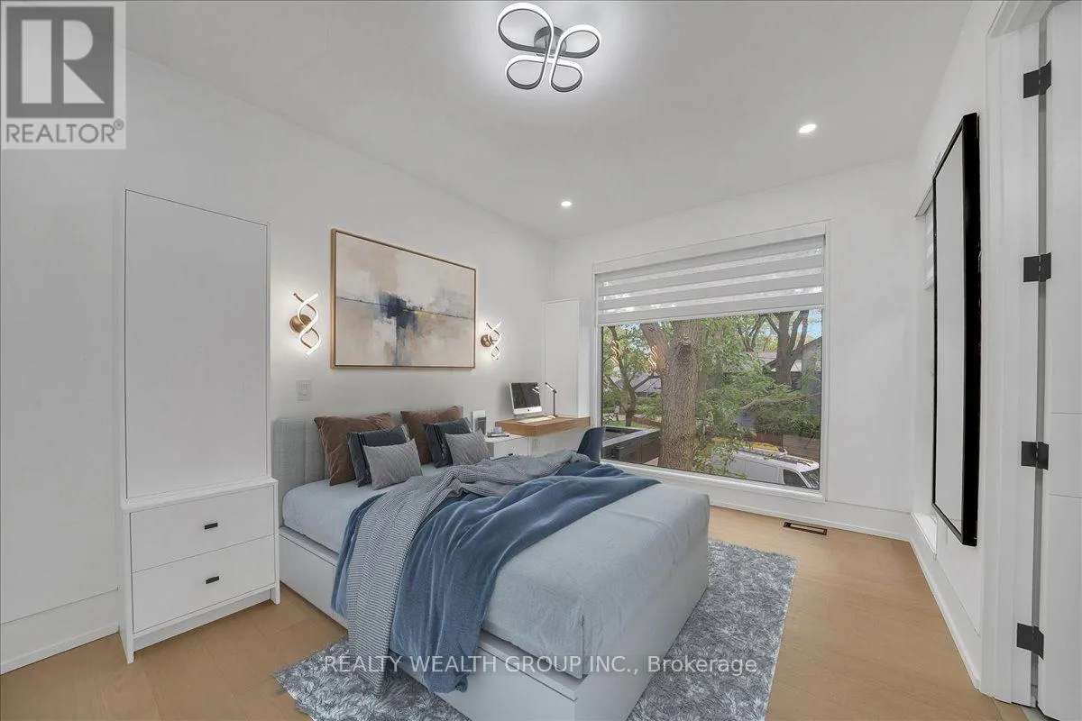 2 KINGSBURY CRESCENT