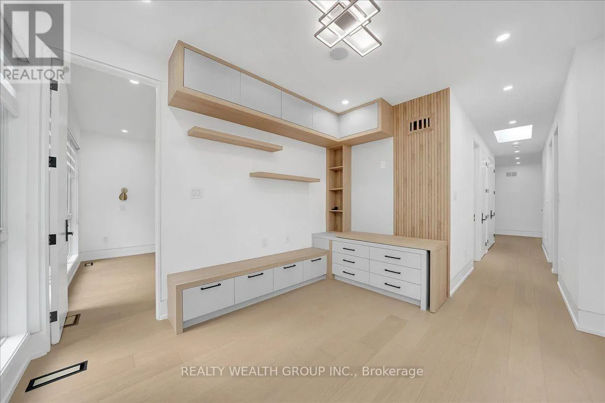 2 KINGSBURY CRESCENT