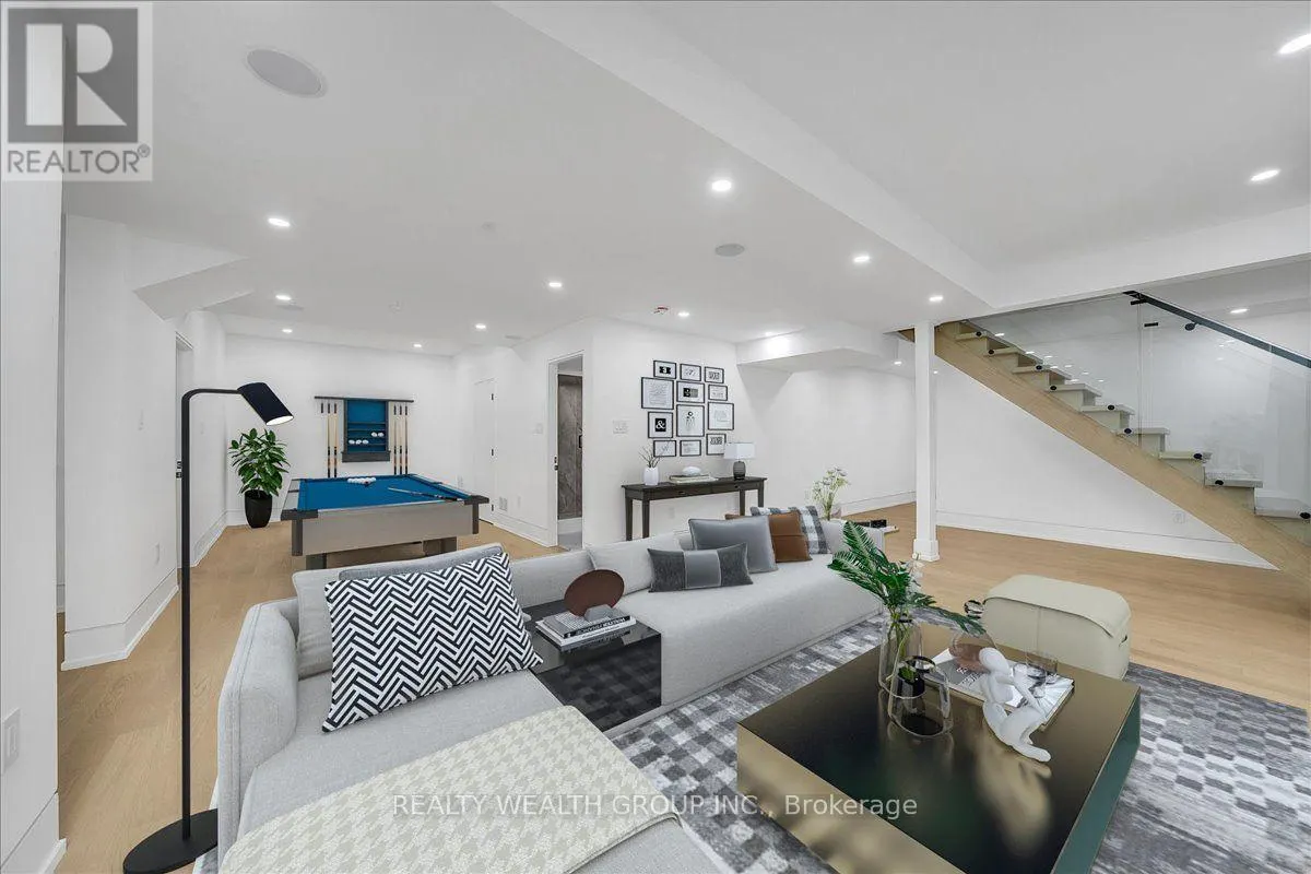 2 KINGSBURY CRESCENT