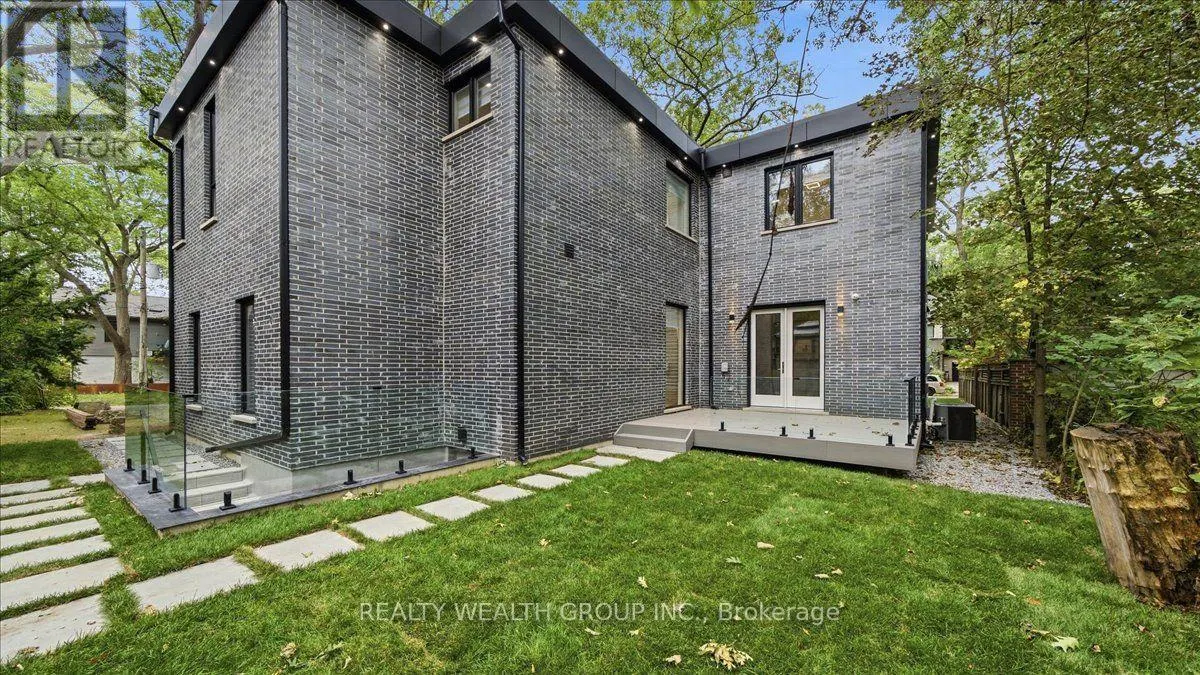 2 KINGSBURY CRESCENT
