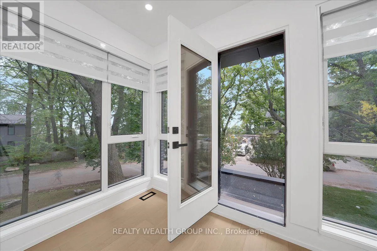2 KINGSBURY CRESCENT