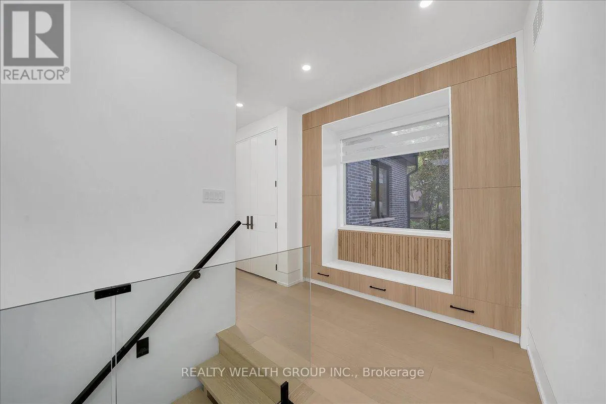 2 KINGSBURY CRESCENT