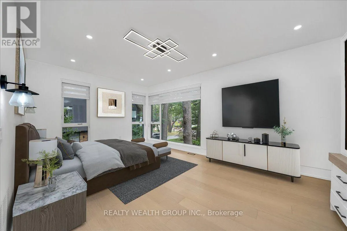 2 KINGSBURY CRESCENT