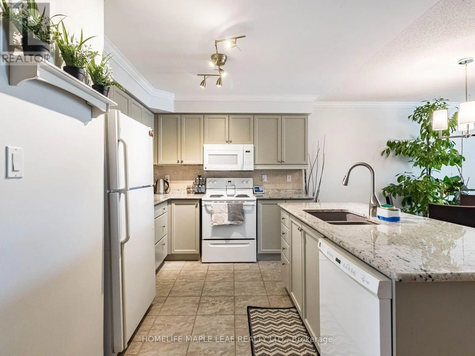 8 - 350 LAKEBREEZE DRIVE