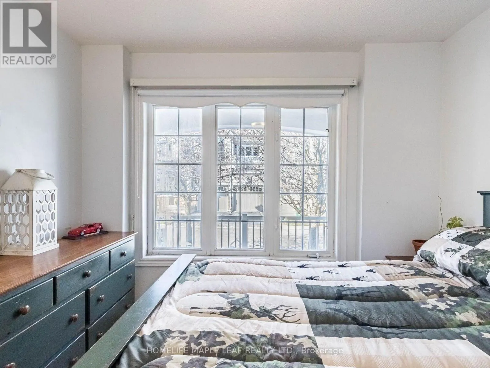8 - 350 LAKEBREEZE DRIVE