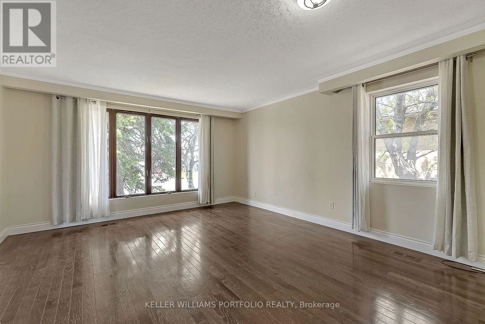 MAIN FLR - 1519 LAKESIDE STREET