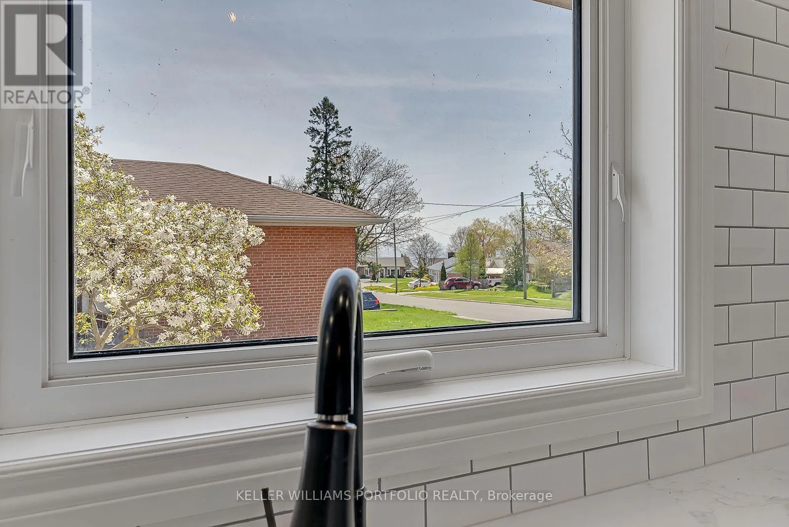 MAIN FLR - 1519 LAKESIDE STREET