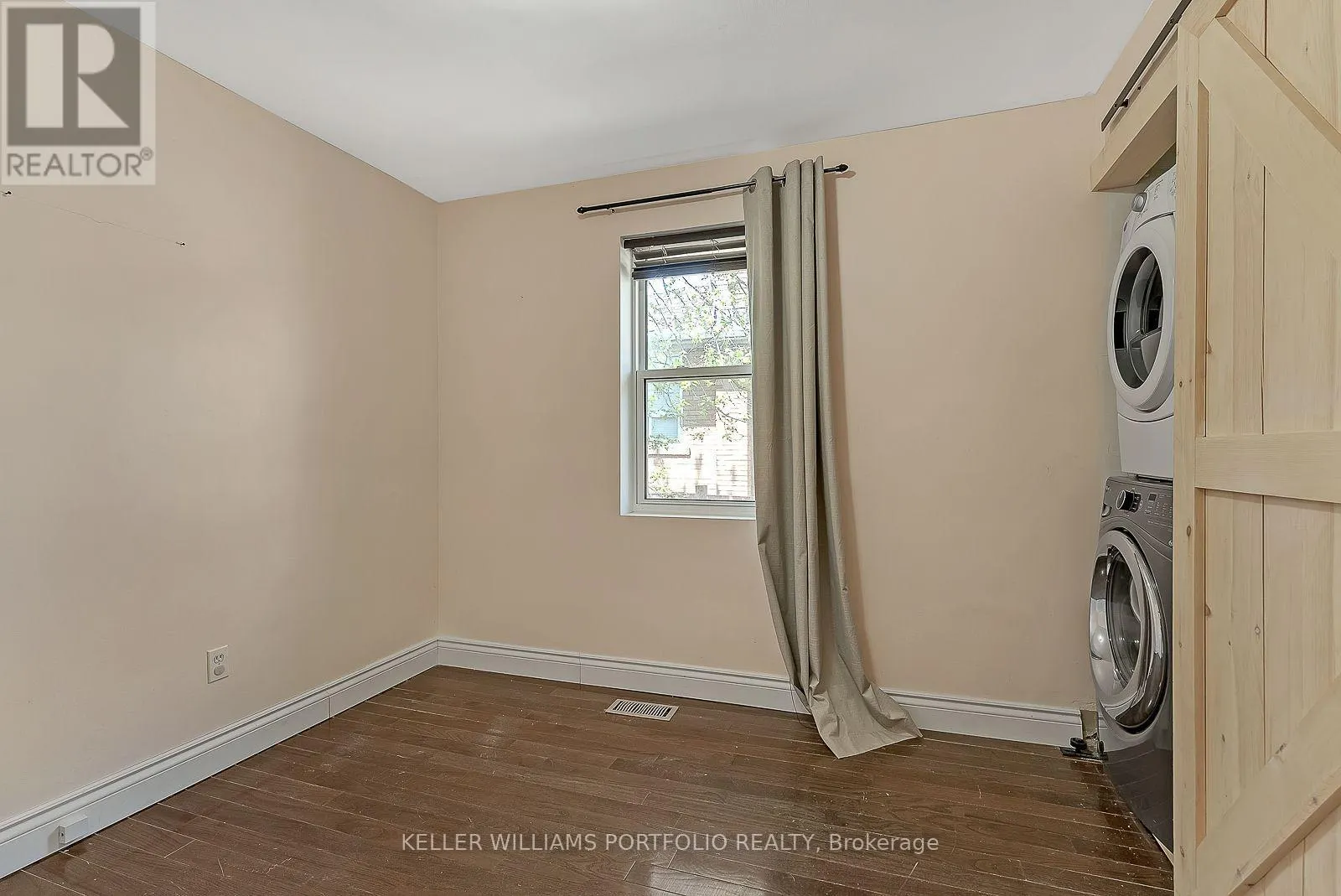 MAIN FLR - 1519 LAKESIDE STREET