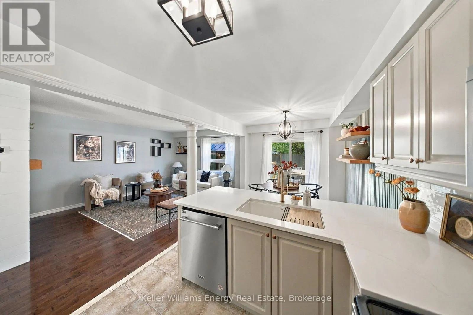 8 QUACKENBUSH STREET
