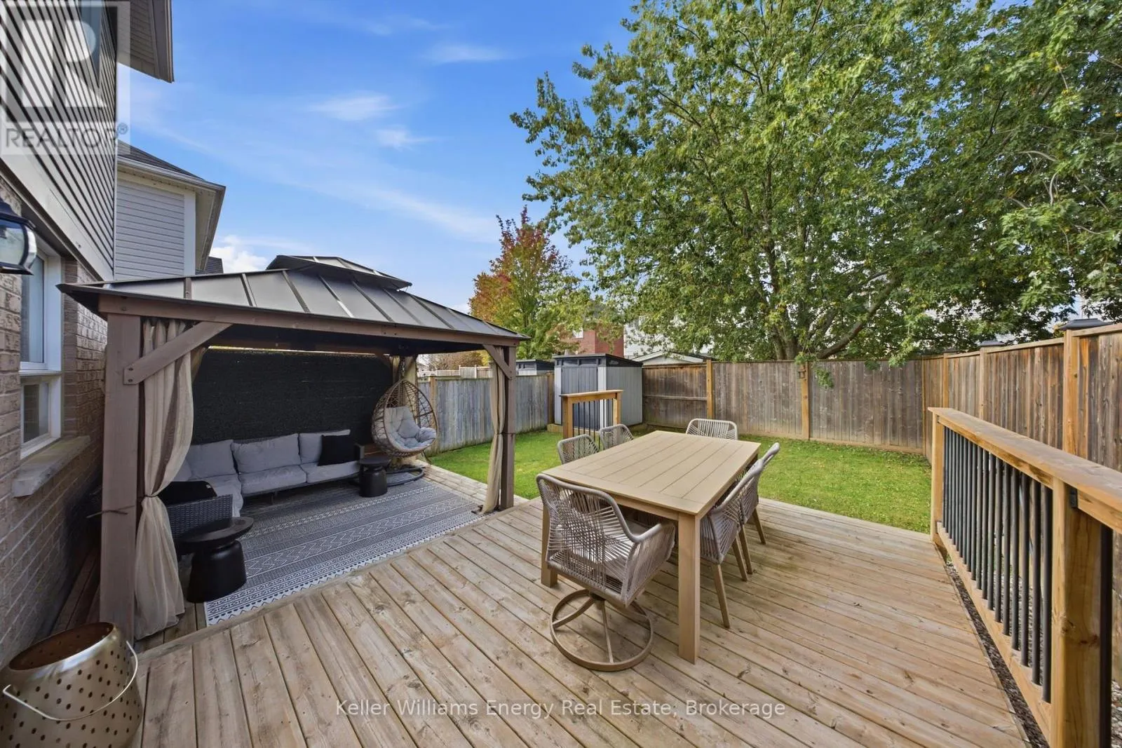 8 QUACKENBUSH STREET