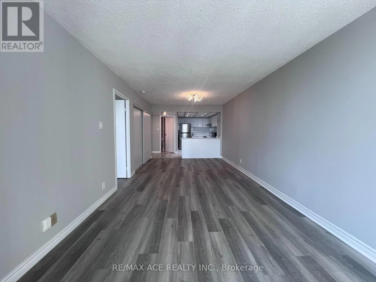 901 - 8 SILVERBELL GROVE
