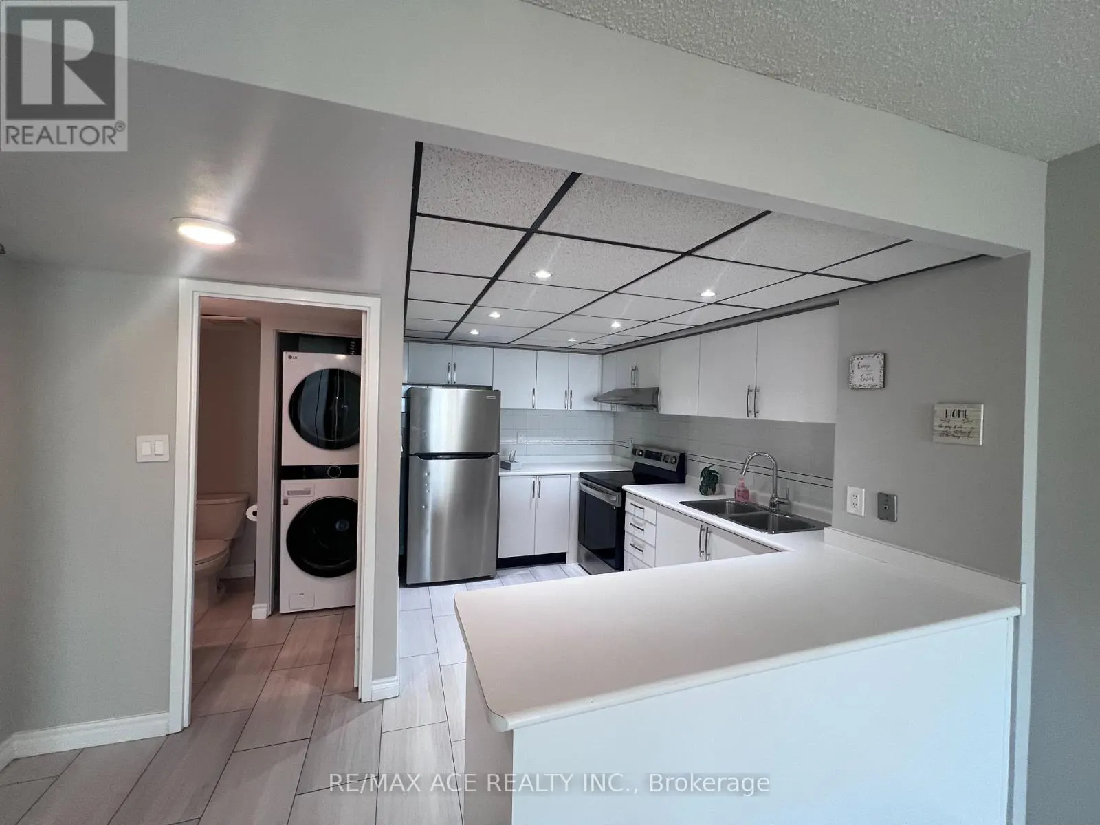 901 - 8 SILVERBELL GROVE