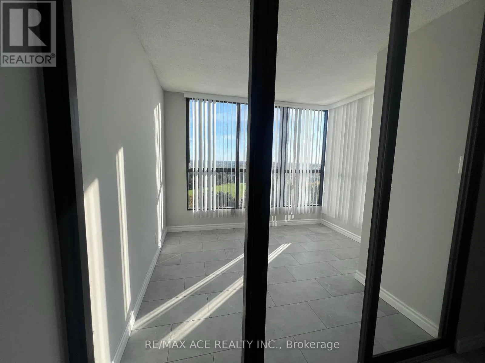 901 - 8 SILVERBELL GROVE
