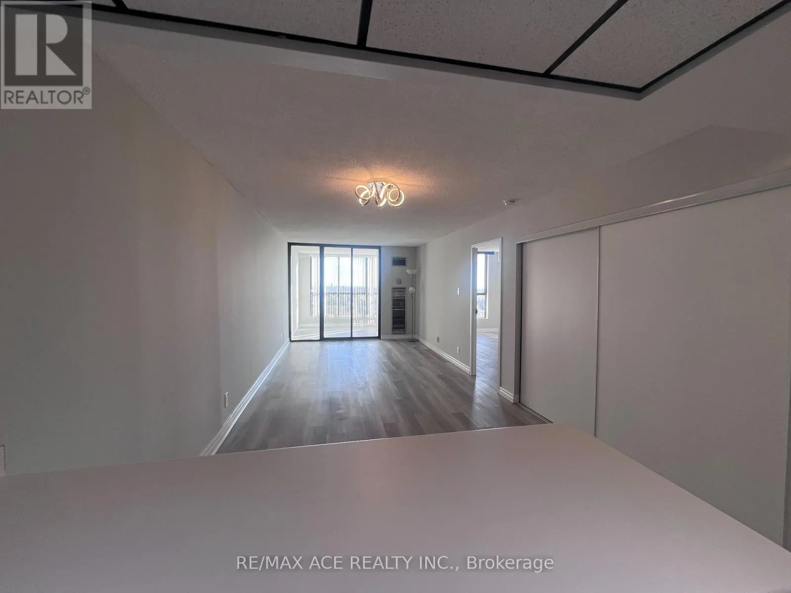 901 - 8 SILVERBELL GROVE
