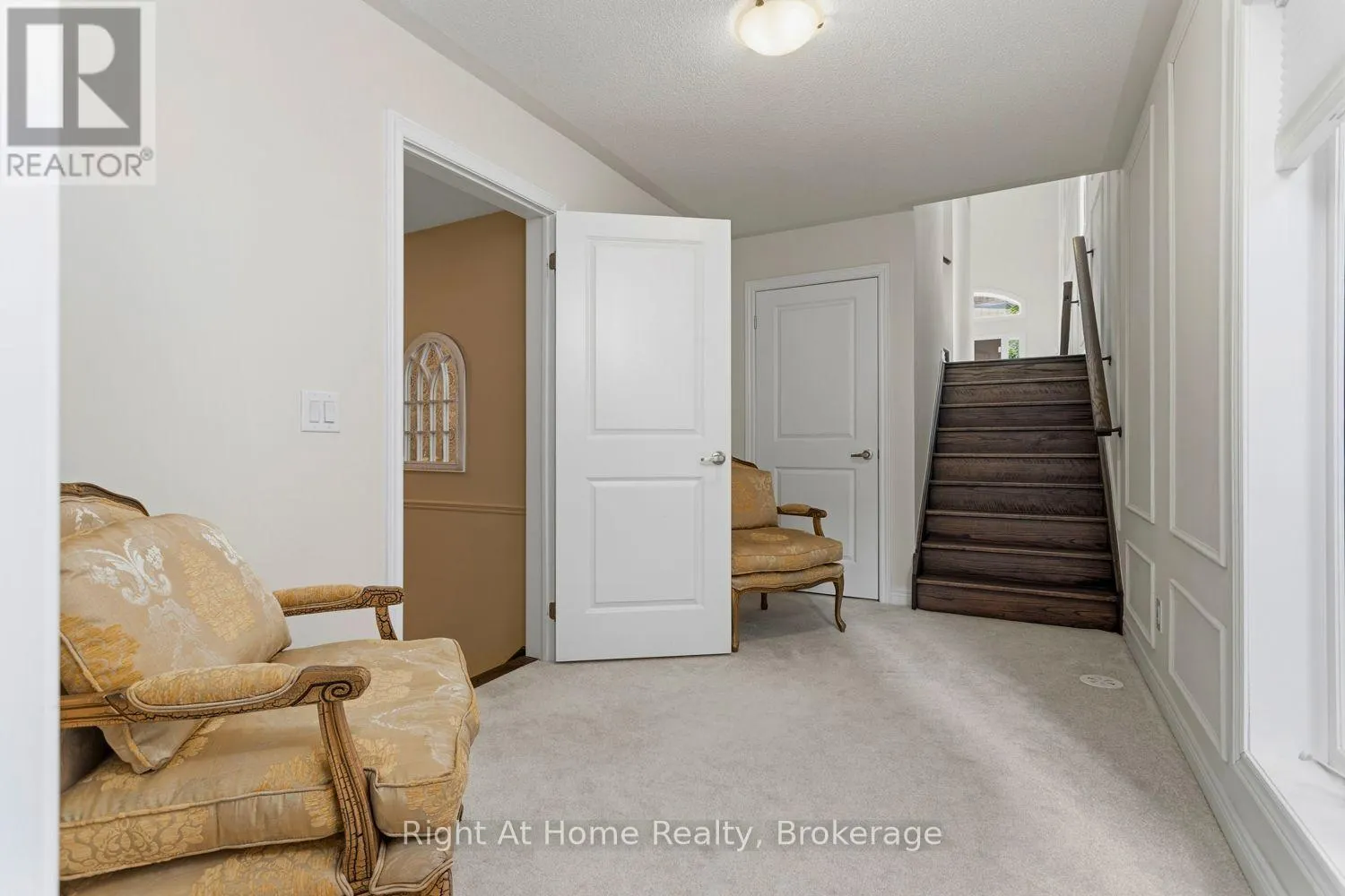 89 ELKINGTON CRESCENT