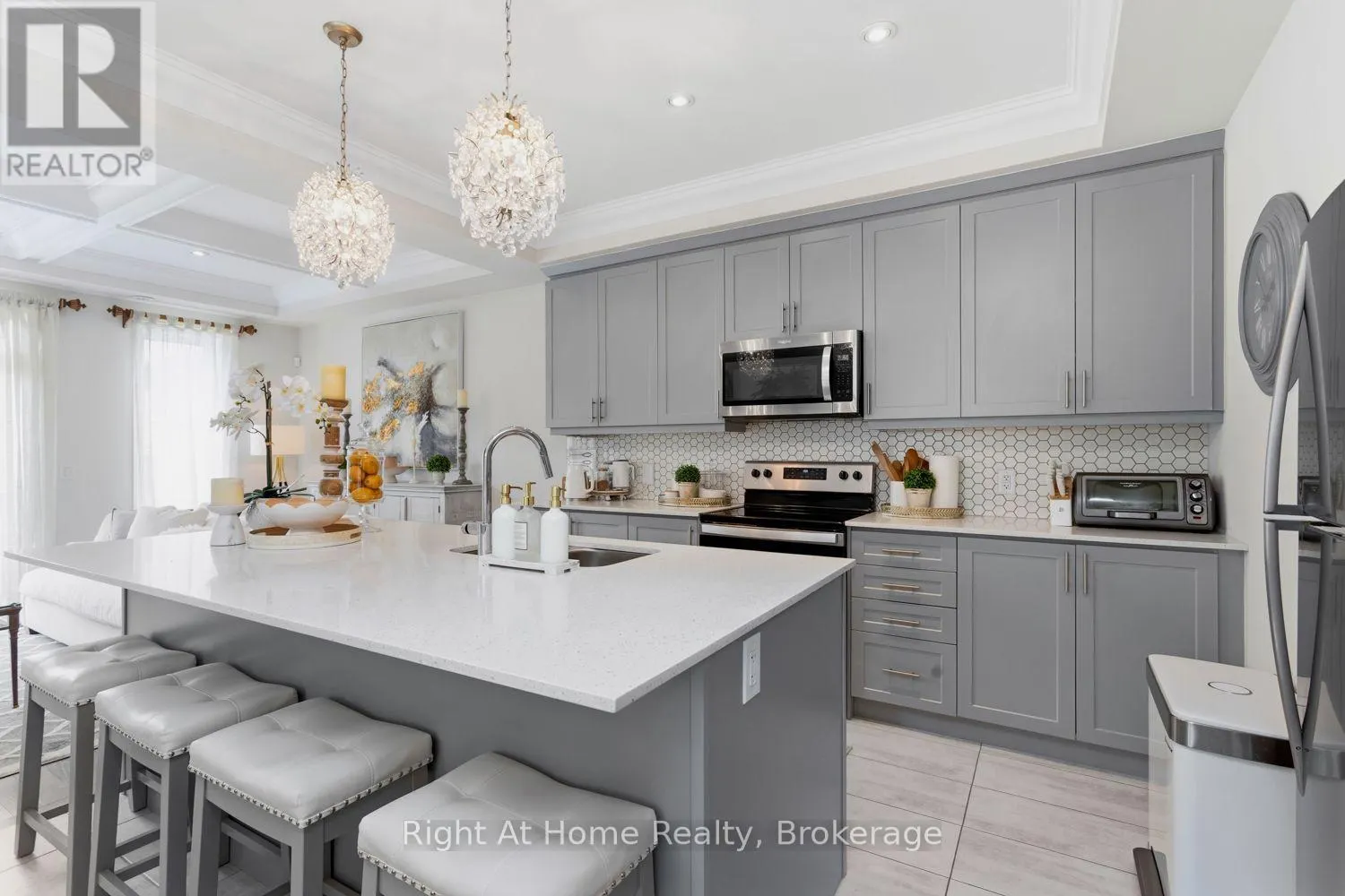 89 ELKINGTON CRESCENT