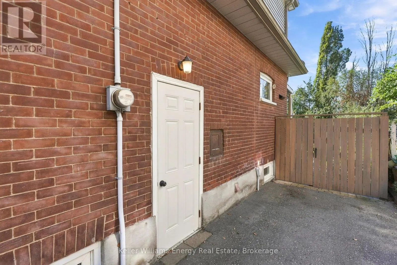 256 GROOMS AVENUE
