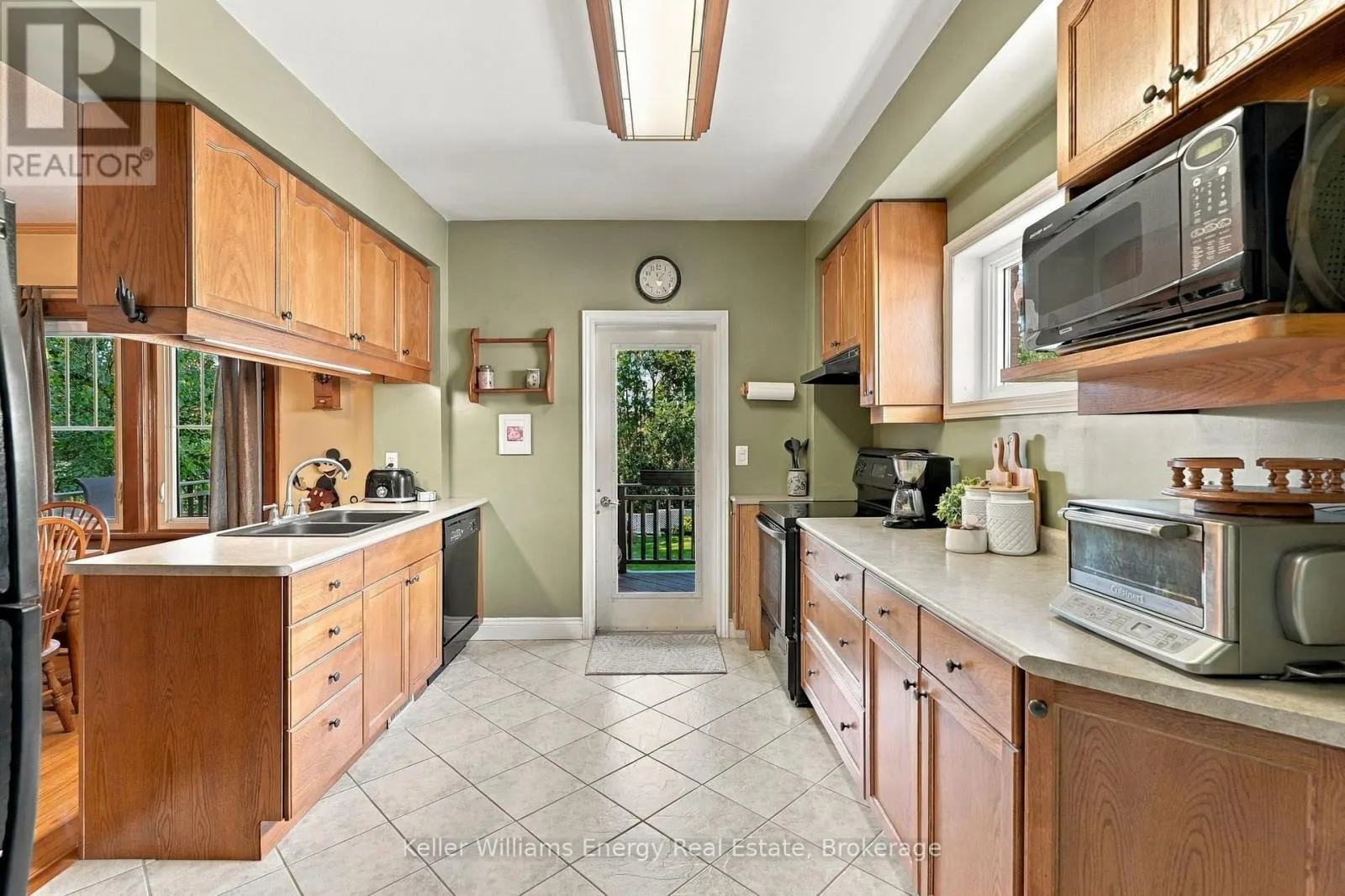 256 GROOMS AVENUE