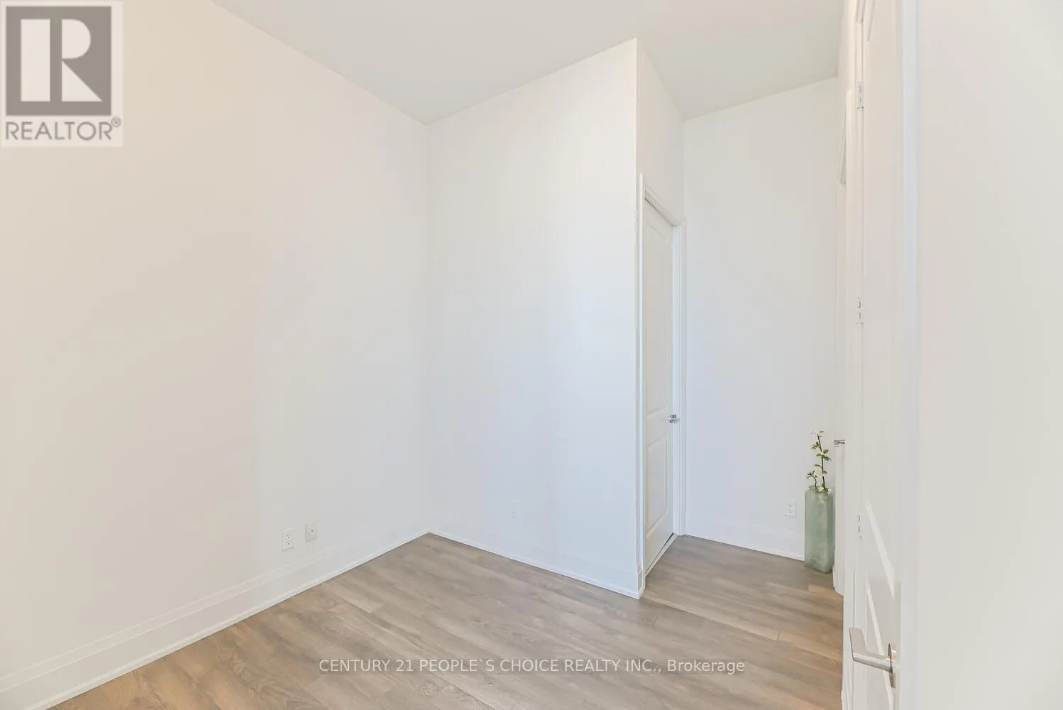 2901 - 20 MEADOWGLEN PLACE S
