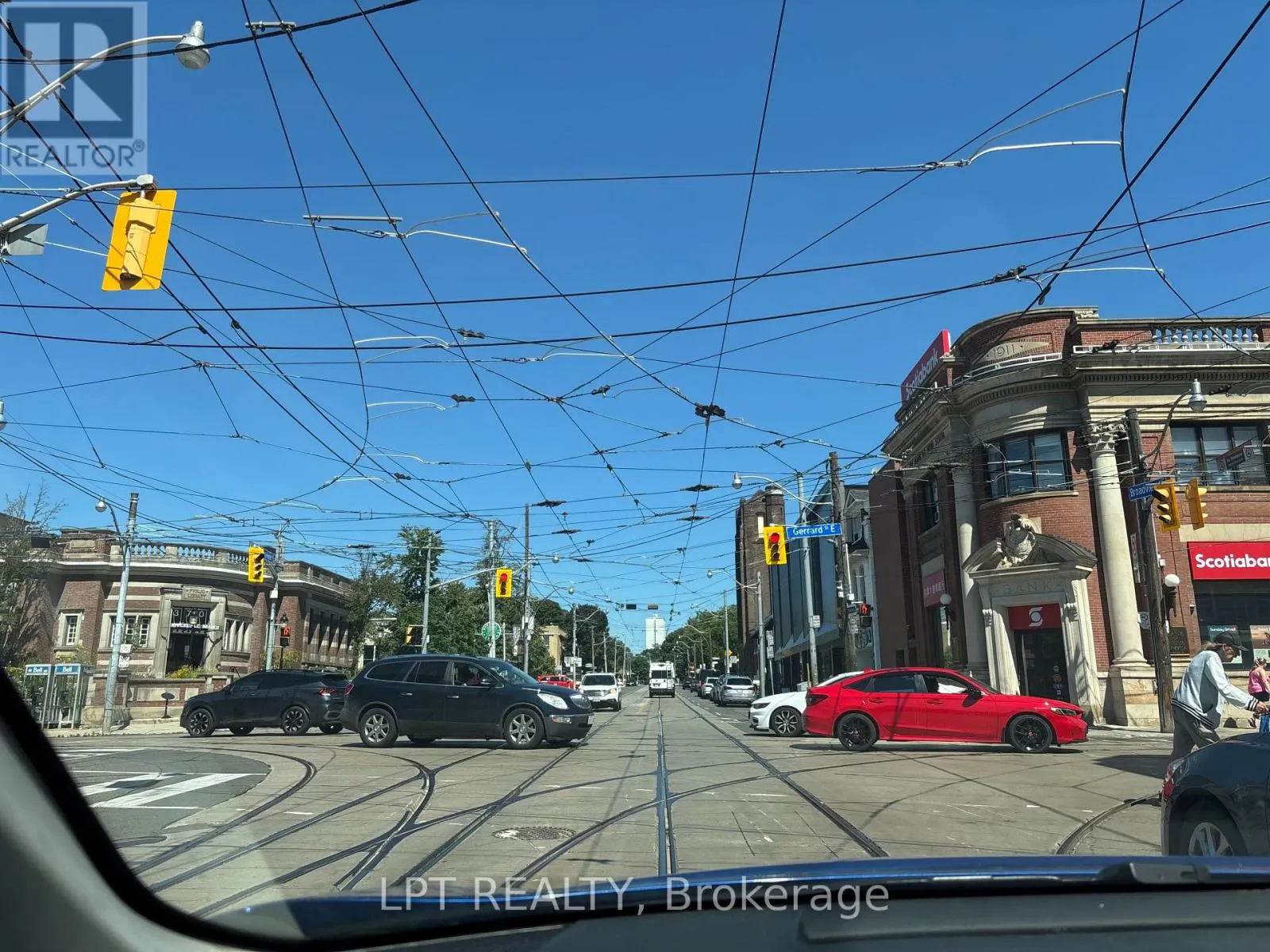 167 - 275 BROADVIEW AVENUE