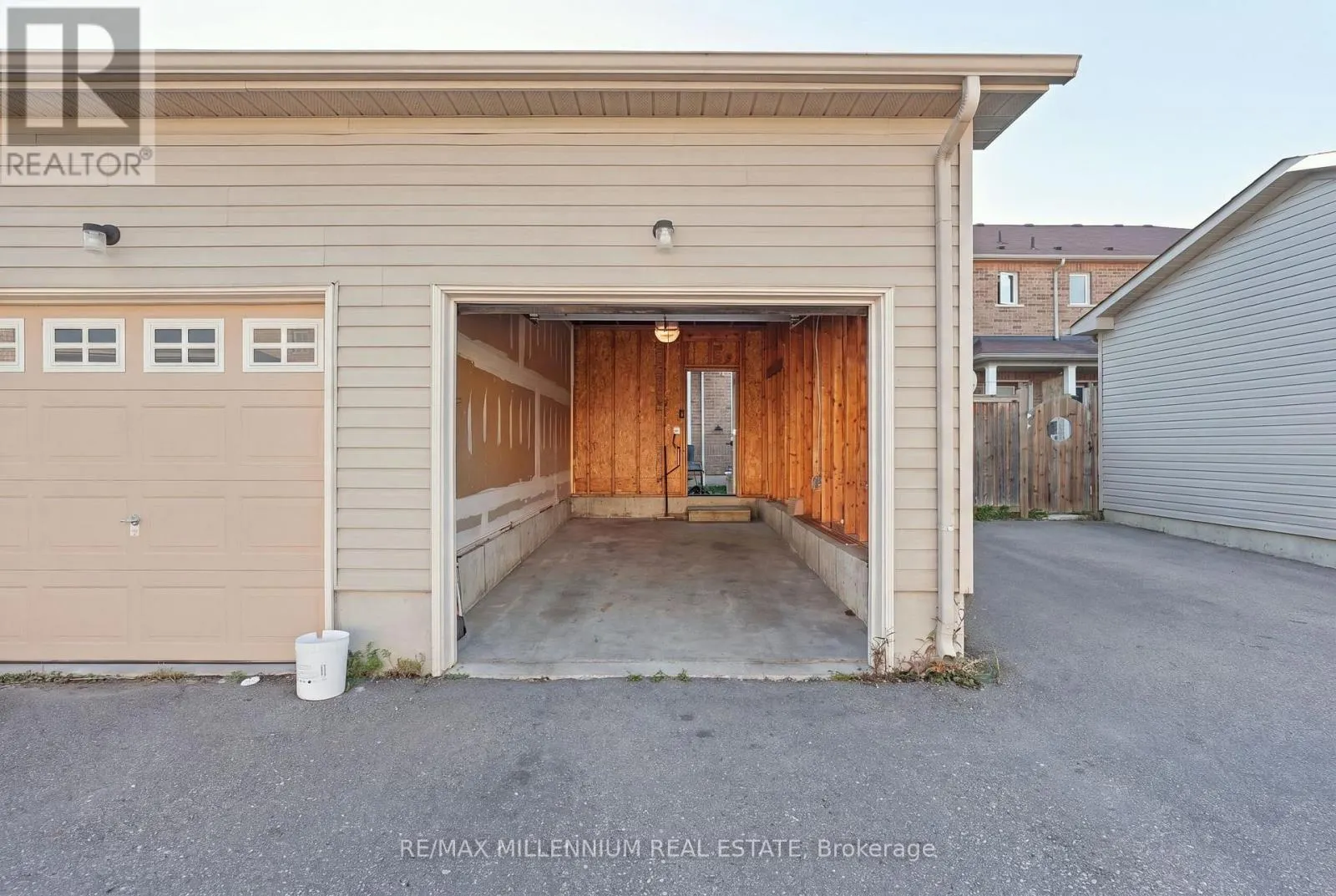 2557 CANADIAN STREET