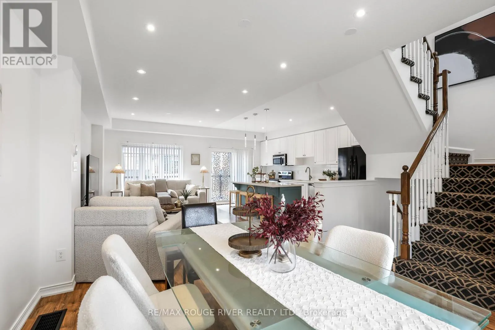 17 DEVINERIDGE AVENUE