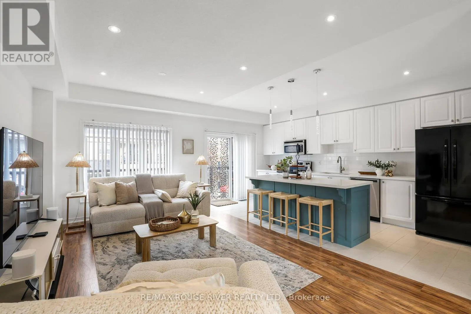 17 DEVINERIDGE AVENUE
