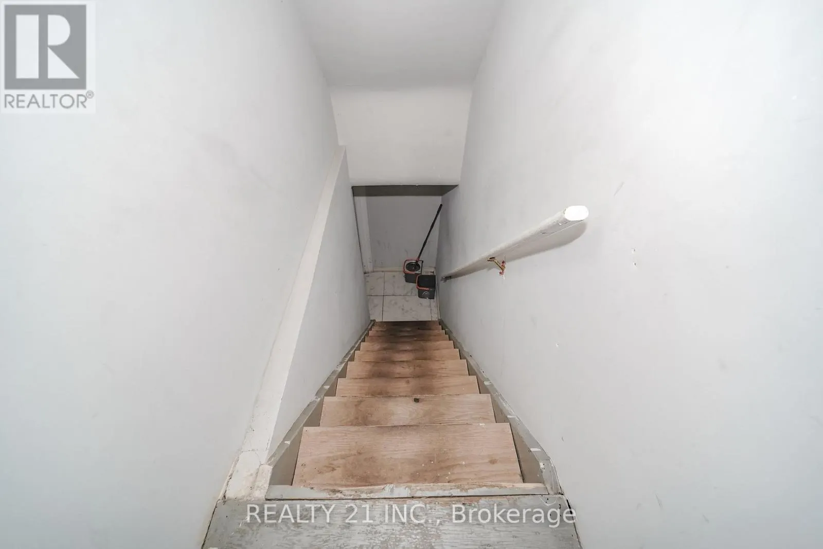 3468 DANFORTH AVENUE