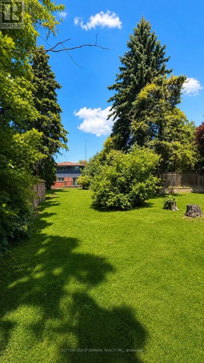 865 REGENT DRIVE