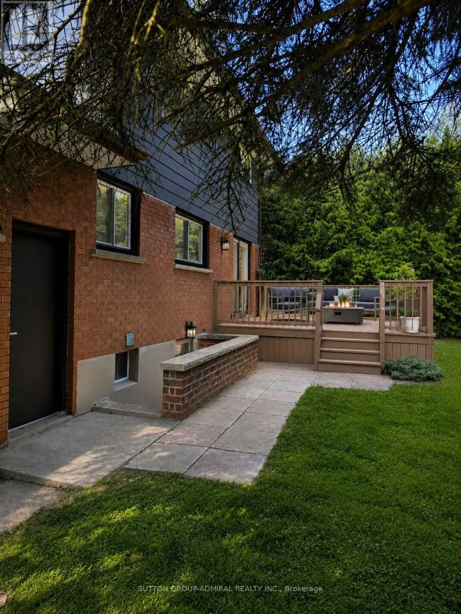 865 REGENT DRIVE