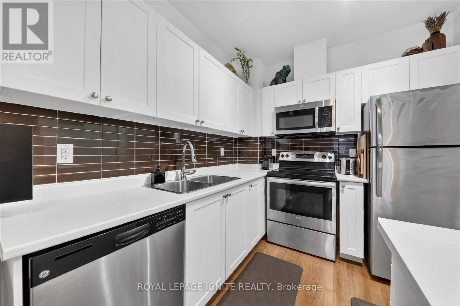 116 - 3560 ST CLAIR AVENUE E