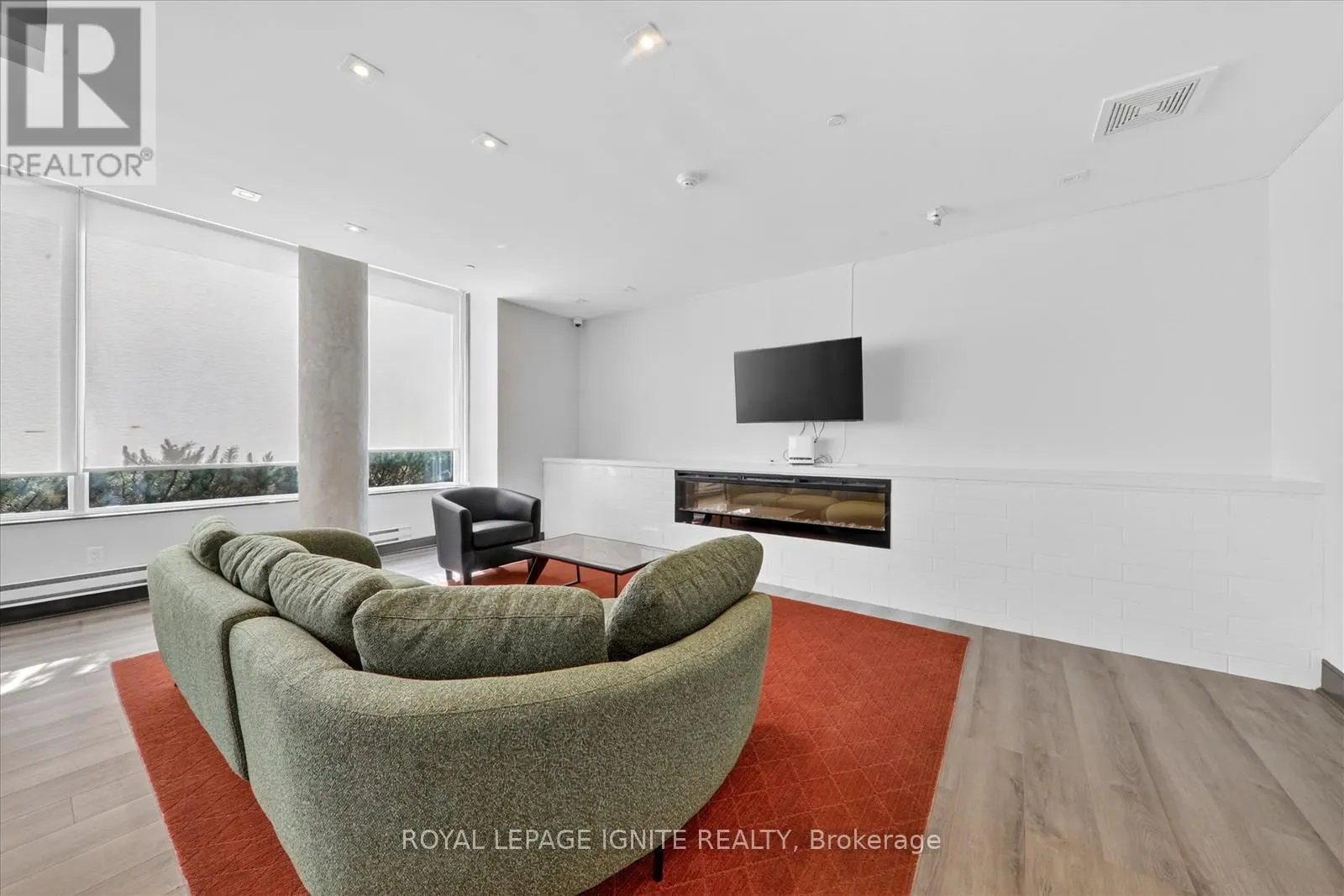 116 - 3560 ST CLAIR AVENUE E