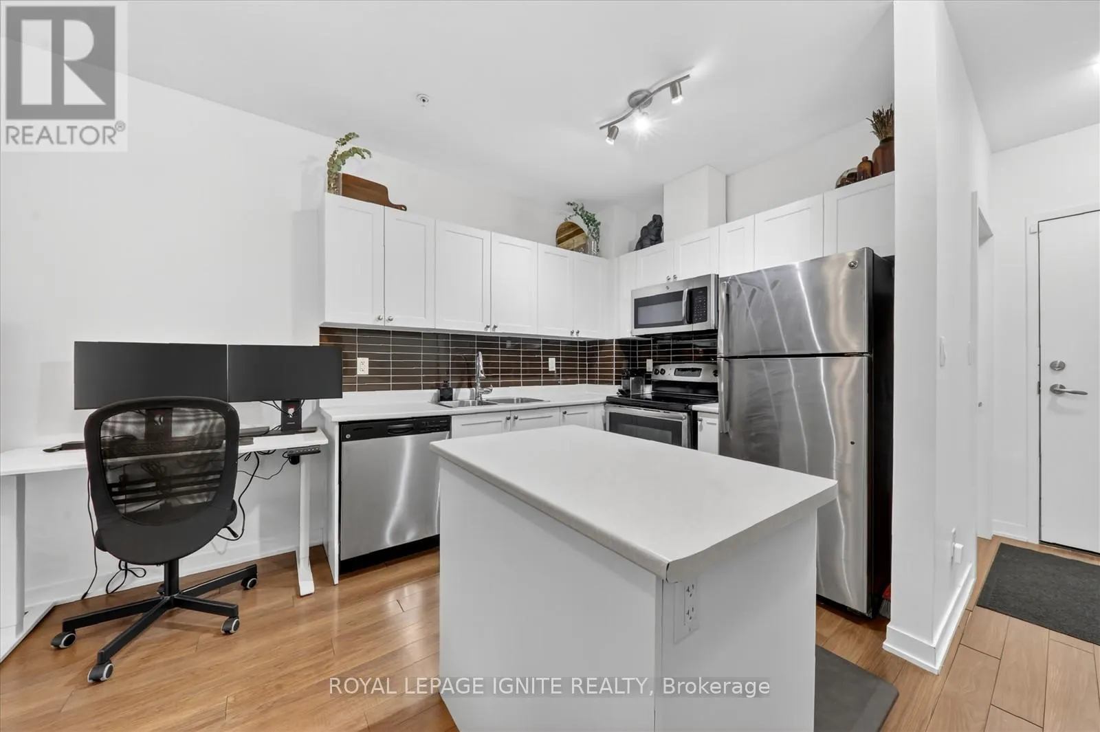 116 - 3560 ST CLAIR AVENUE E
