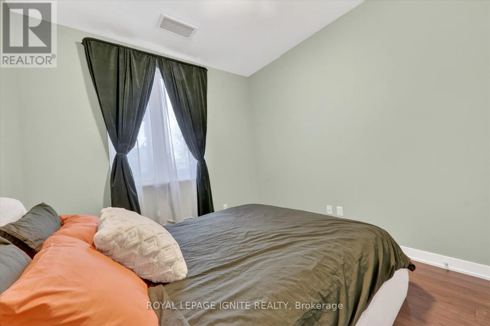 116 - 3560 ST CLAIR AVENUE E