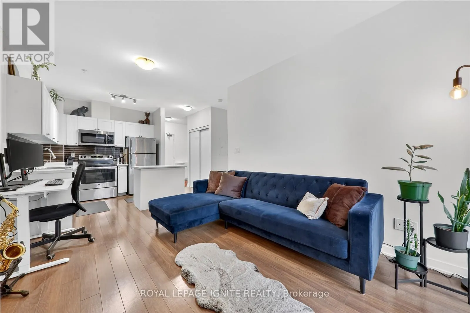 116 - 3560 ST CLAIR AVENUE E