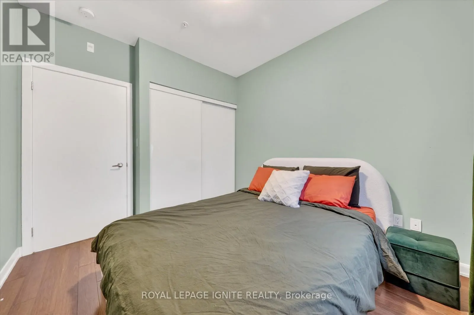 116 - 3560 ST CLAIR AVENUE E