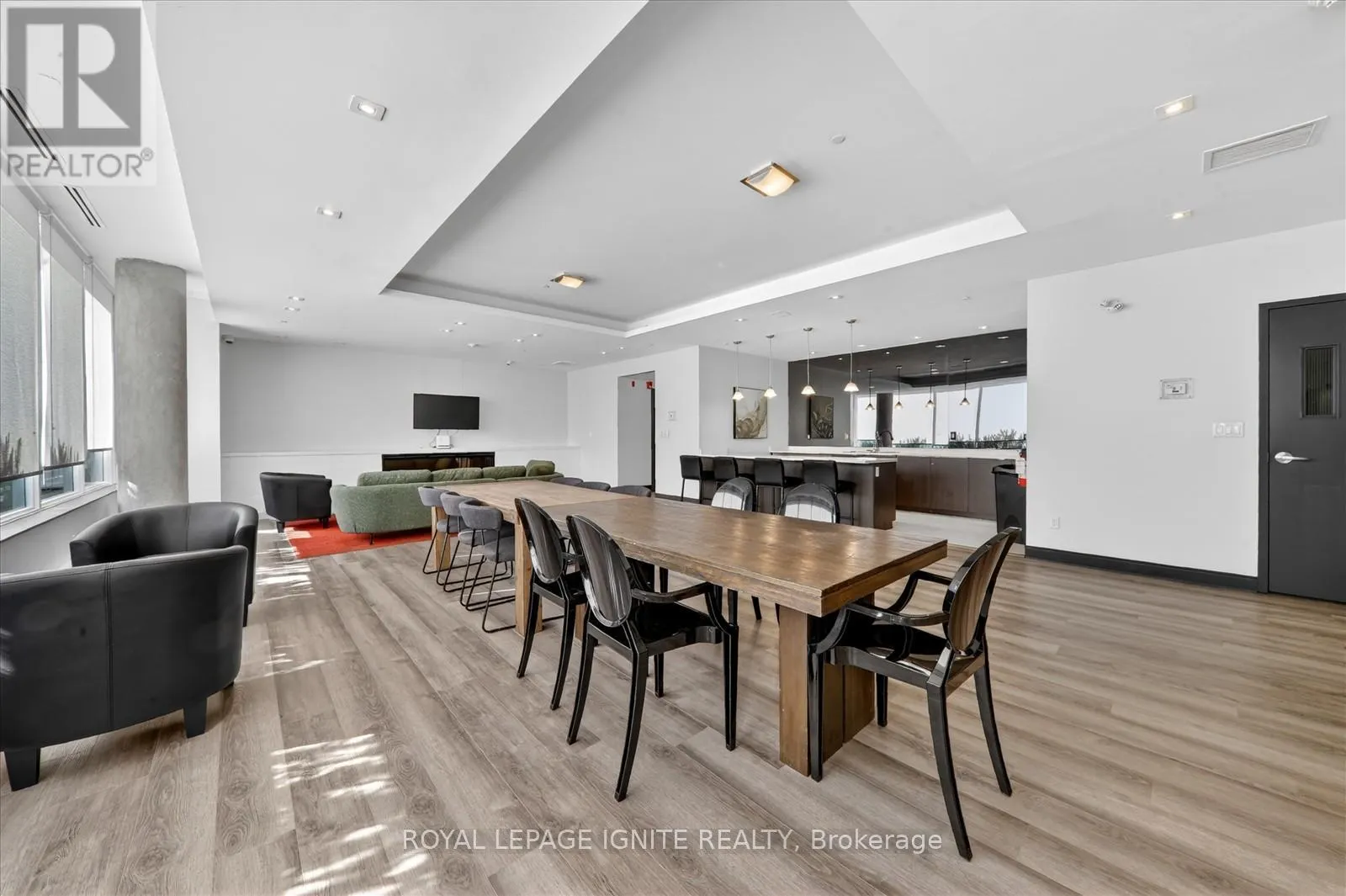 116 - 3560 ST CLAIR AVENUE E