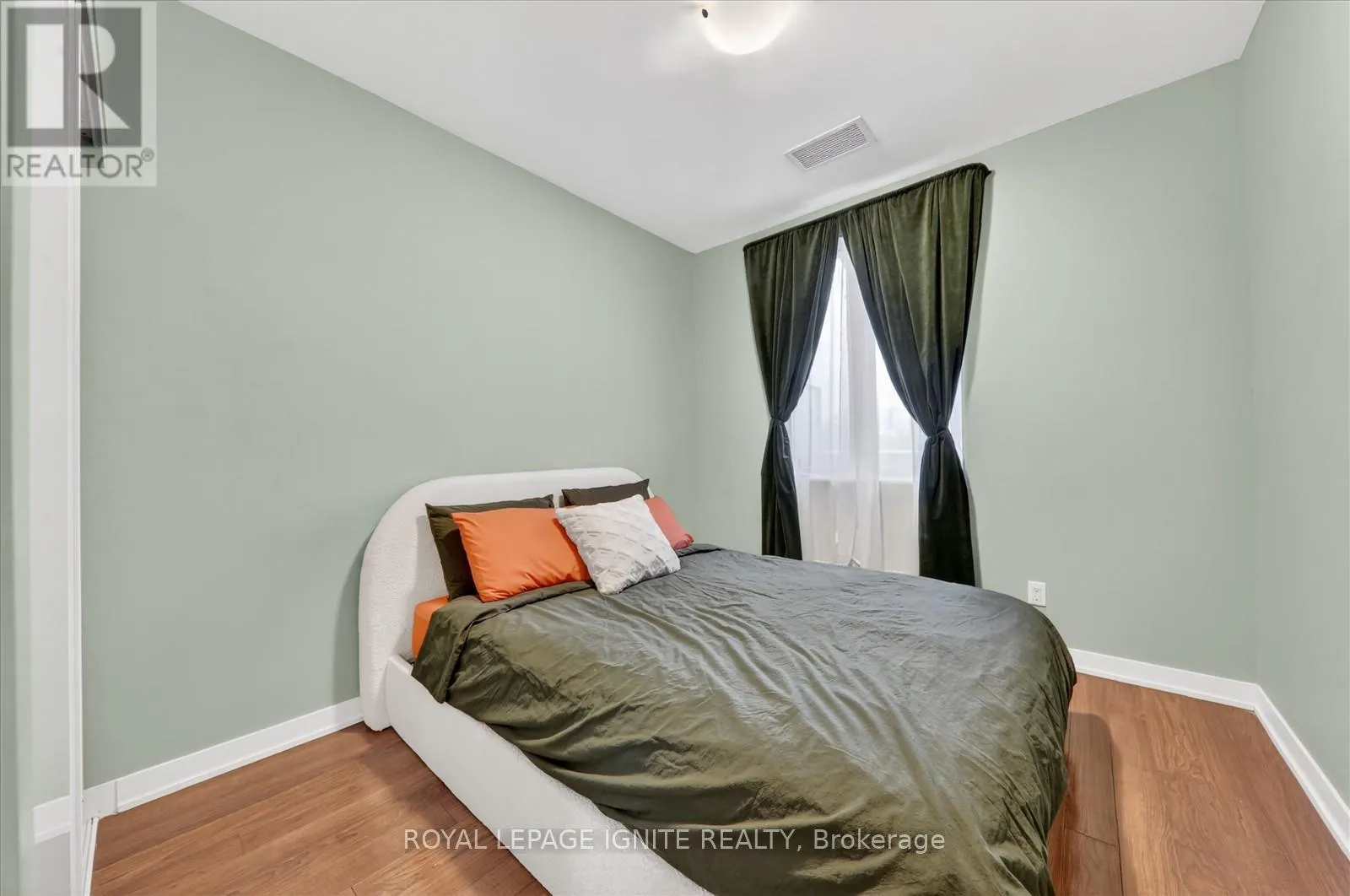 116 - 3560 ST CLAIR AVENUE E