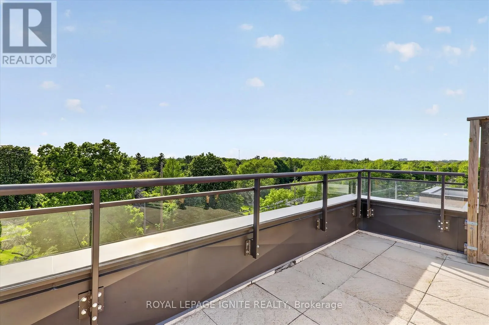 116 - 3560 ST CLAIR AVENUE E