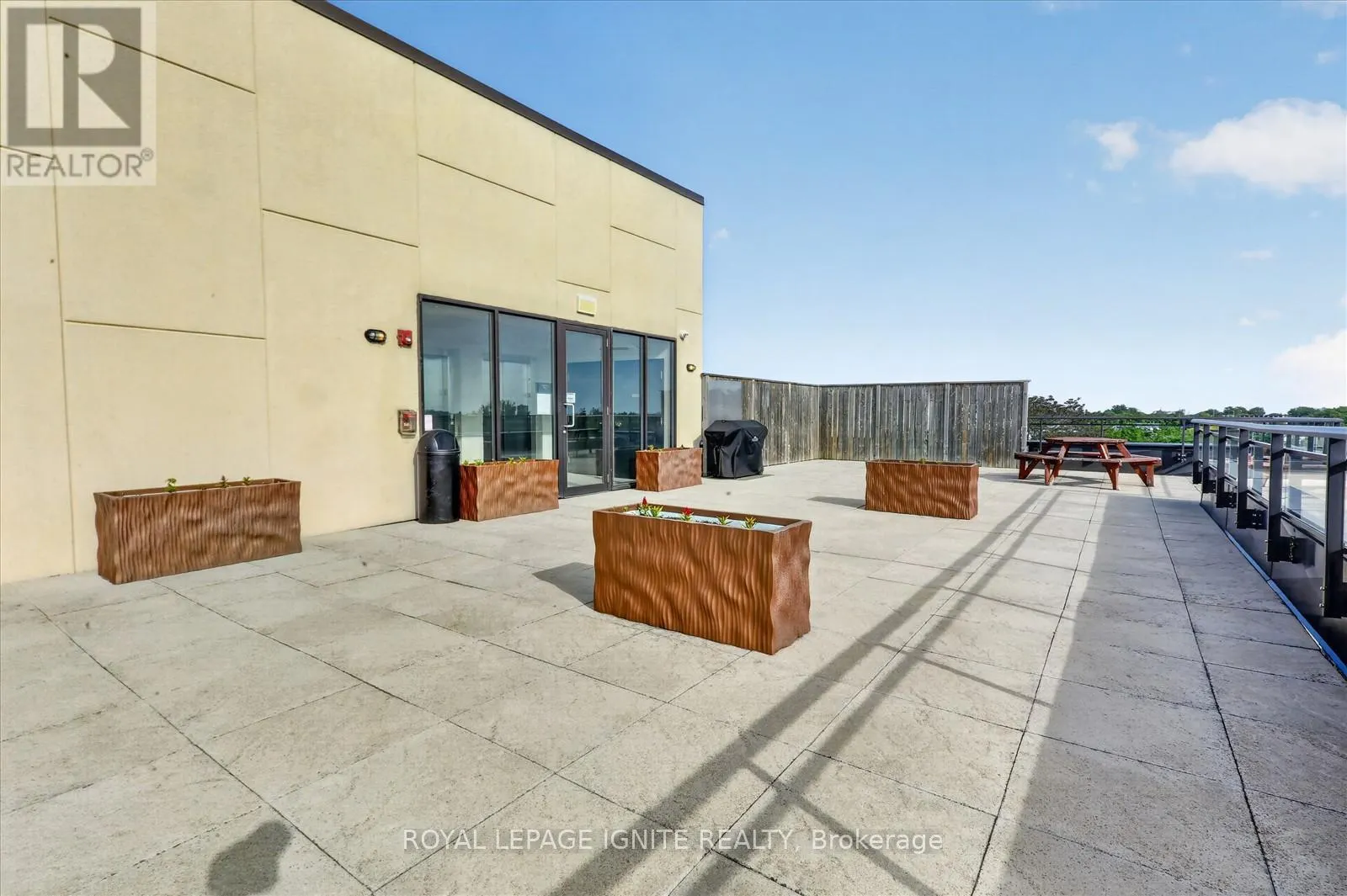 116 - 3560 ST CLAIR AVENUE E