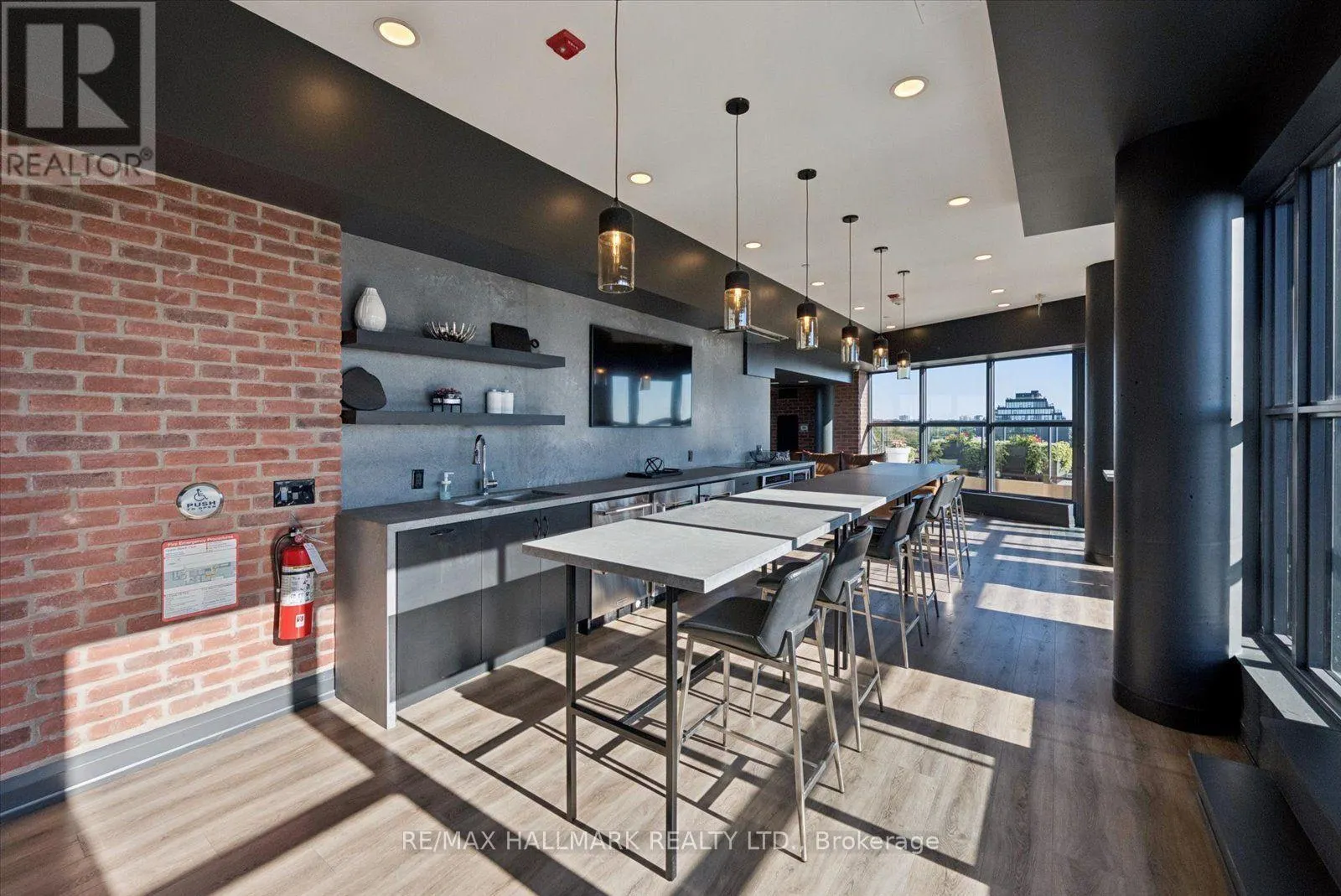 305 - 1400 KINGSTON ROAD