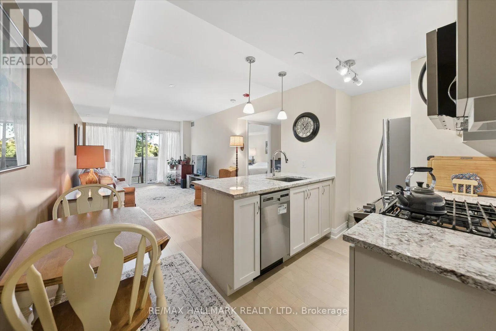 305 - 1400 KINGSTON ROAD