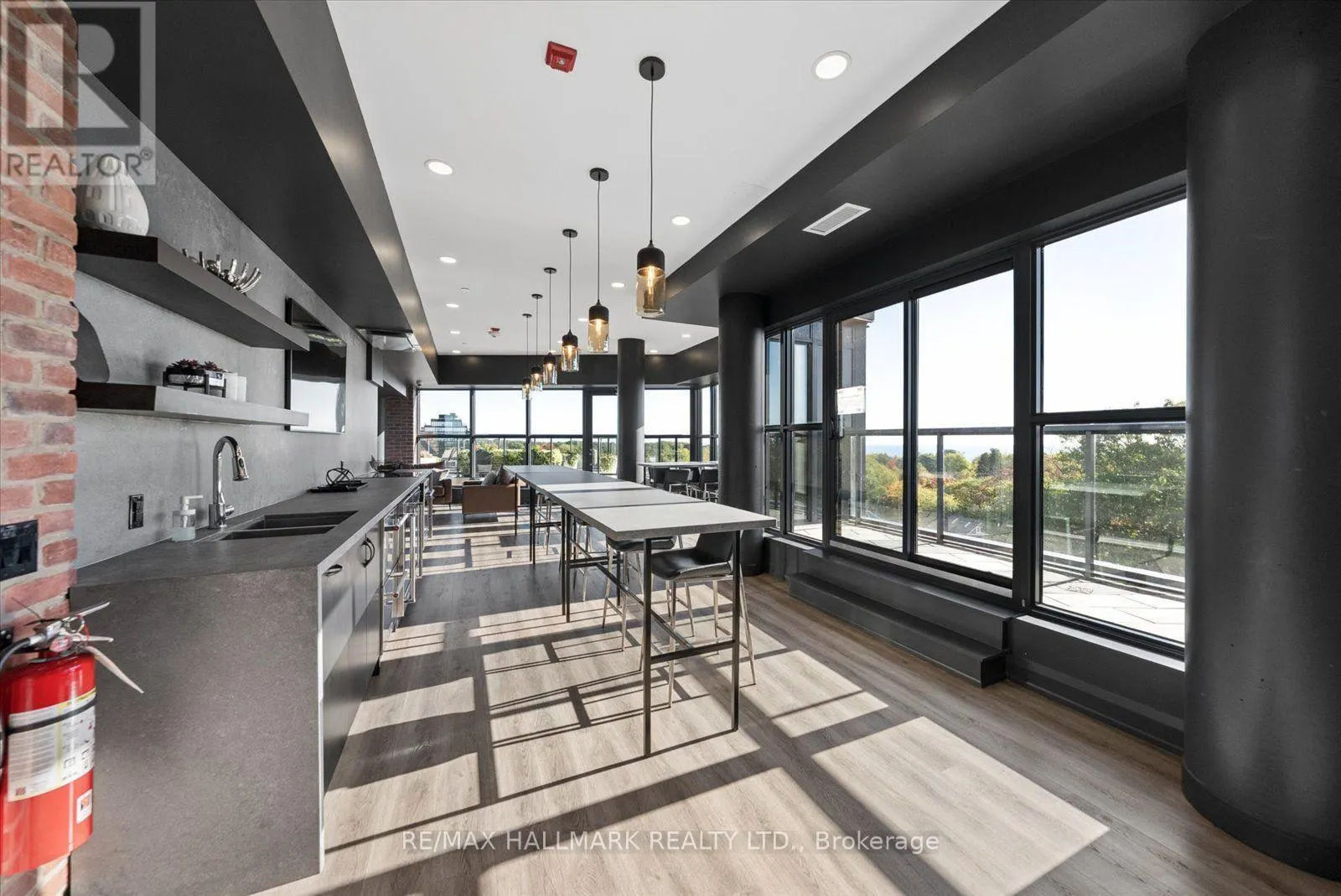 305 - 1400 KINGSTON ROAD