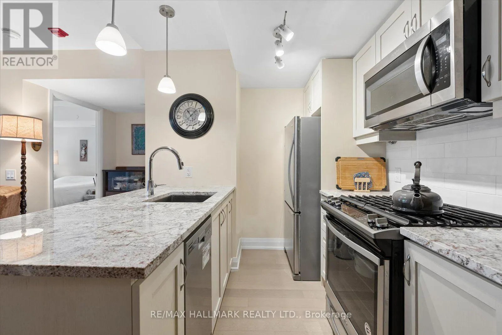 305 - 1400 KINGSTON ROAD
