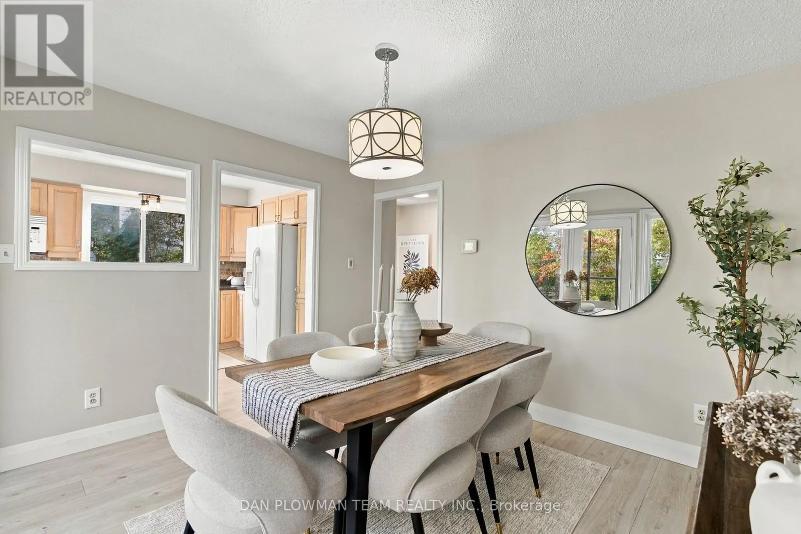 1385 FENELON CRESCENT