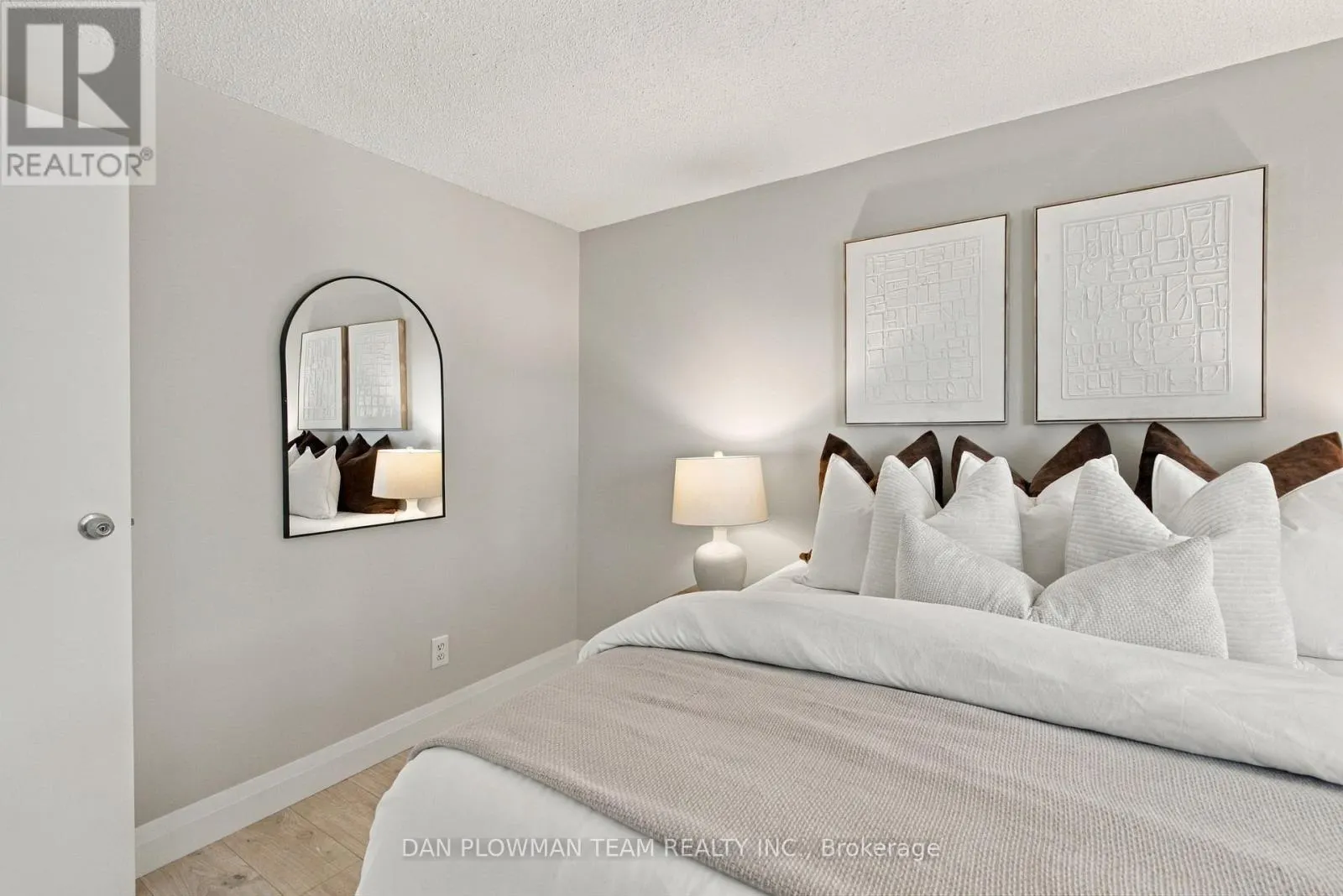 1385 FENELON CRESCENT