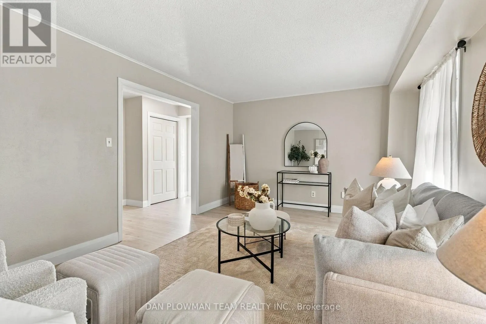 1385 FENELON CRESCENT