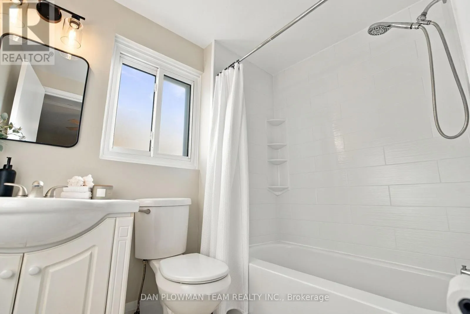 1385 FENELON CRESCENT