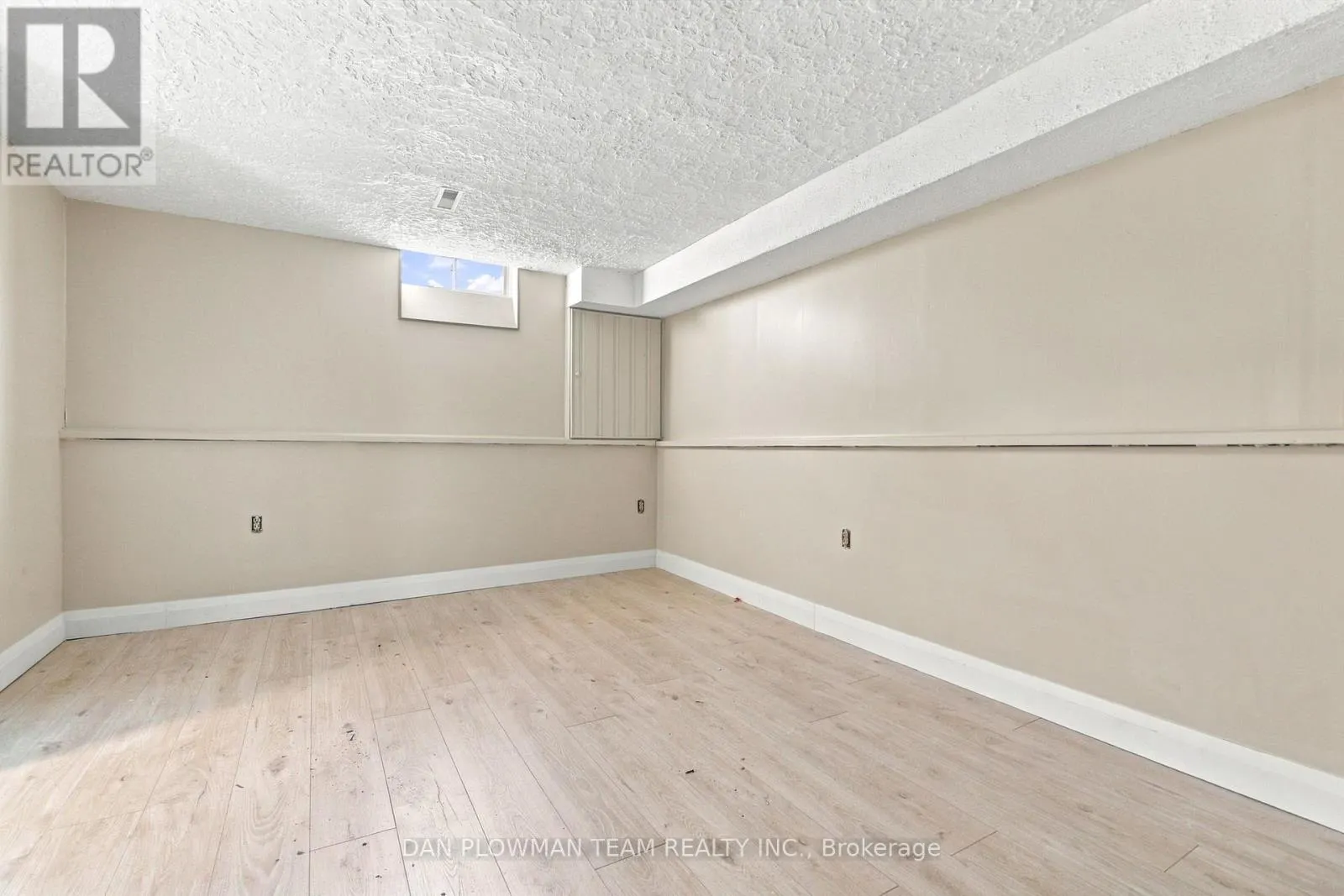 1385 FENELON CRESCENT
